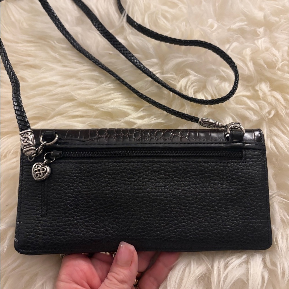 Brighton Gwynevere clutch wallet in black and chocolate crocodile-style w/ strap - Picture 4 of 7